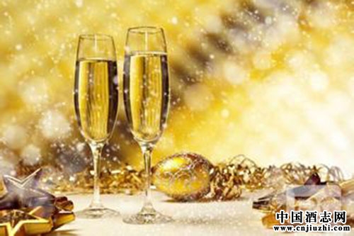 新年起泡酒狭路相逢遇香槟 喝酒是个问题
