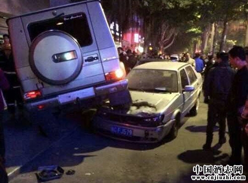 С��Ƽݰ��򱼳۳�ײ8�� 3������(ͼ)