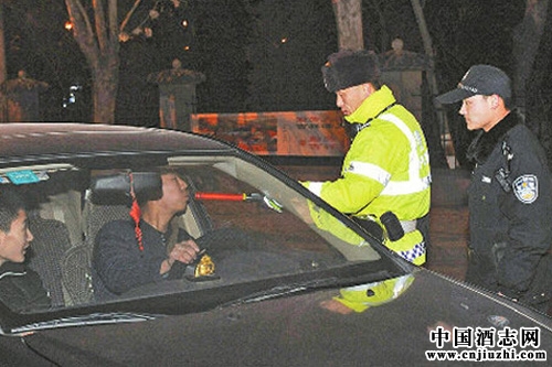 ���Ͻ���������������30��40�� Ů�ԾƼݱ���С