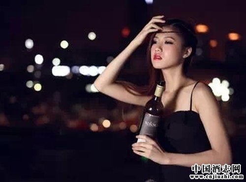 揭秘晚饭喝红酒会怎样