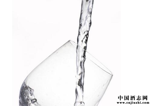 �׾ƵĿڸк�ɫ����ʲô��Ȼ�Ĺ�ϵ��