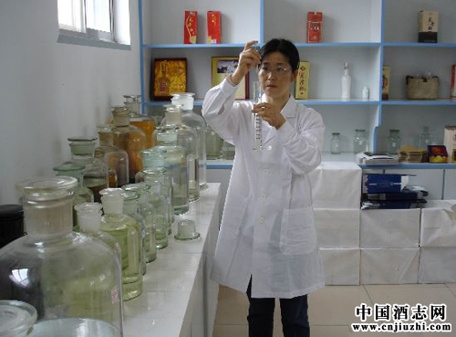 �׾���ҵ�����ʱʵ�а׾ƹ��ҵģ�