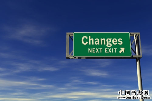 ��ͳ�������£����ؾ�����ҵģʽ�±��