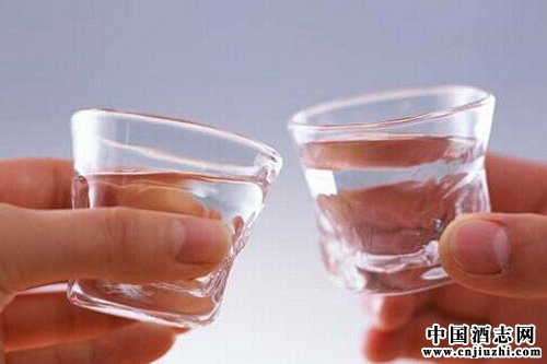 ���������Ϊ����ơ�����Ӧ��50��100Ԫ֮��