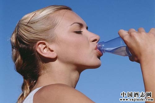 �������׾ơ�����ҵת�͵���һ�����