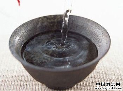 �׾��������ۣ��׾���΢����ζ�ɷֵ��γ�