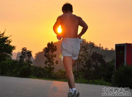 �������ˣ��˶����˶�����ʺϺȵ�ơ��