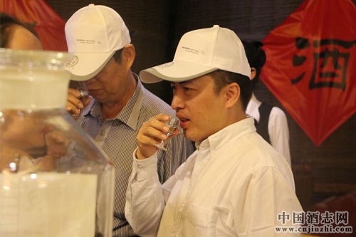 中国清香型酒企研讨会举行,多名酒企参加