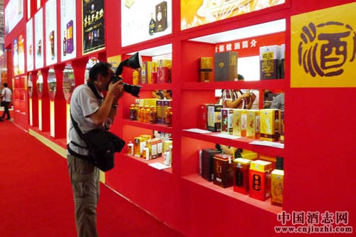 ���ݾƲ��������չ٣�ó��ǩԼ1103��Ԫ