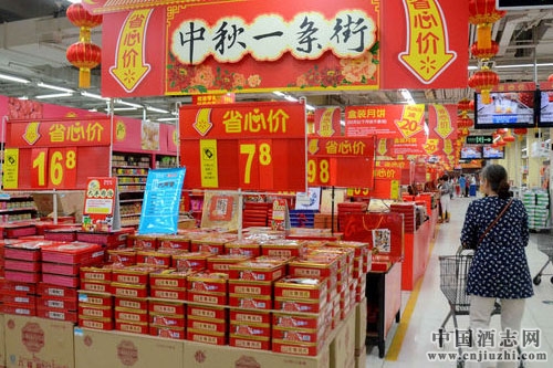 ����˫���г��ܻ�ӭ��Ʒ�̵㣬�����±���Ҷ�з����Χǰ��