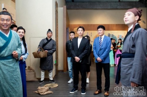 ���ڡ���Ϸ�����鴫ͳ���������ʽϷ��������ںϣ�ȫ�̹�Ħˮ�����������ջ���