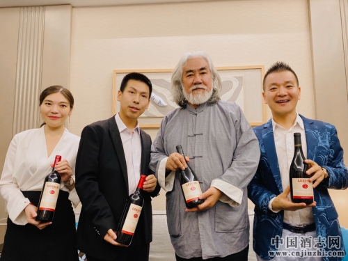 �ż���ǩԼ��ʢ���Ʒ�ƴ����ˣ�Ʒ�������Ʒ��ʢ��ƿ�ʼ