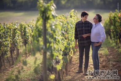 �ִ���˹�������ѾƵĳ�ɫ���