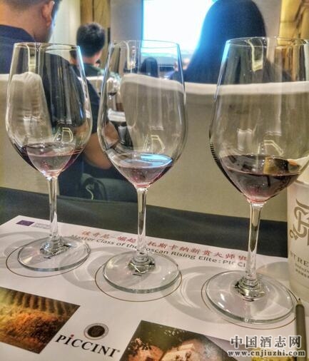 �ִ���˹�������ѾƵĳ�ɫ���