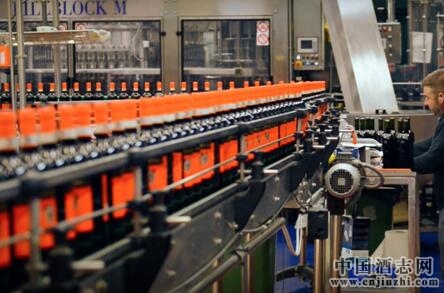 �ִ���˹�������ѾƵĳ�ɫ���